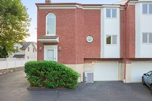 52 Sherwood Pl, Greenwich, CT 06830 - Photo 2