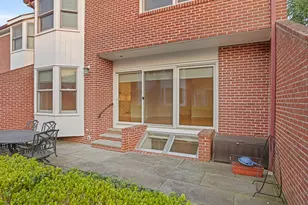 52 Sherwood Pl, Greenwich, CT 06830 - Photo 10