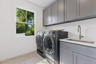 8 Park Ave, Old Greenwich, CT 06870 - Photo 22