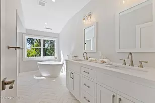 8 Park Ave, Old Greenwich, CT 06870 - Photo 38