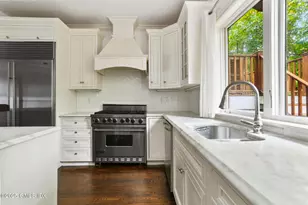 11 Harding Rd, Old Greenwich, CT 06870 - Photo 10