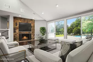 6 Reynwood Manor, Greenwich, CT 06831 - Photo 4