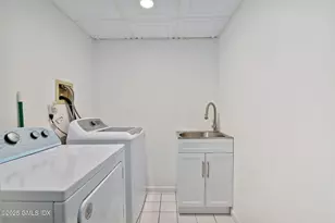 73 Weaver St, Greenwich, CT 06831 - Photo 24