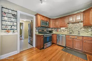 34 Bradley Pl, Stamford, CT 06905 - Photo 22