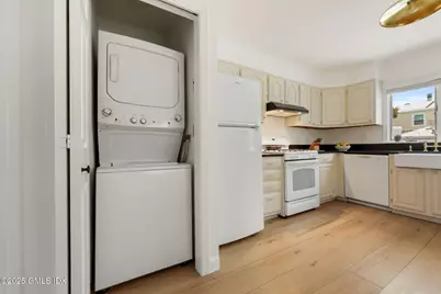 19 Windy Knolls #Right Side, Greenwich, CT 06831 - Photo 4