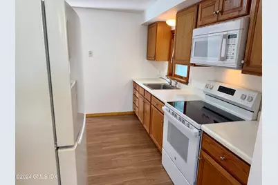 137 S Water Street #1B, Greenwich, CT 06830 - Photo 2