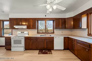 16 Harold Ave, Greenwich, CT 06830 - Photo 14