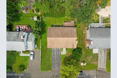 37 Windsor Lane, Greenwich, CT 06807 - Photo 2