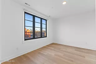 100 E Putnam Ave, Greenwich, CT 06807 - Photo 8