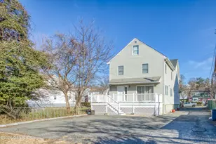 24 Hollow Wood Ln, Greenwich, CT 06831 - Photo 2