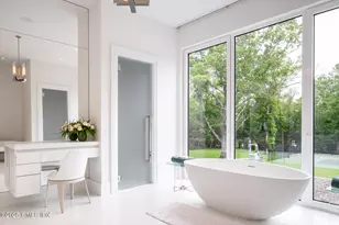 8 Fox Run Ln, Greenwich, CT 06831 - Photo 18