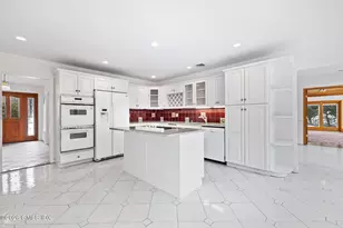 115 N Stonehedge Dr, Greenwich, CT 06831 - Photo 10