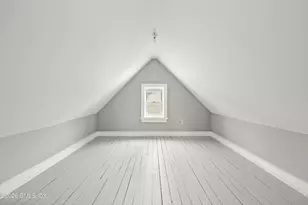 32 Sherwood Pl, Greenwich, CT 06830 - Photo 16