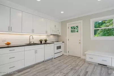 10 Florence Road, Greenwich, CT 06878 - Photo 2