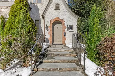 7 Dearfield Lane, Greenwich, CT 06831 - Photo 2