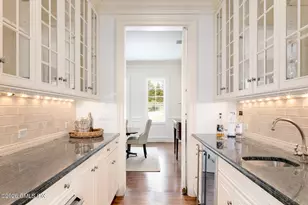 174 Round Hill Rd, Greenwich, CT 06831 - Photo 10