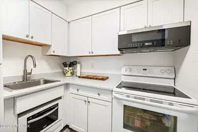 1535 E Putnam Avenue #304, Old Greenwich, CT 06870 - Photo 6