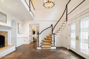 13 Wyckham Hill Ln, Greenwich, CT 06831 - Photo 2