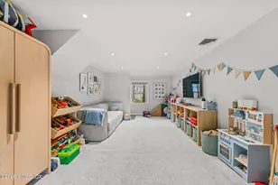 8 Willow Ln, Old Greenwich, CT 06870 - Photo 12