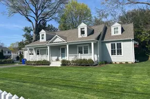 8 Perry Pl, Greenwich, CT 06878 - Photo 2