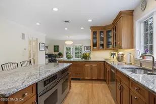 32 Winthrop Dr, Greenwich, CT 06878 - Photo 10