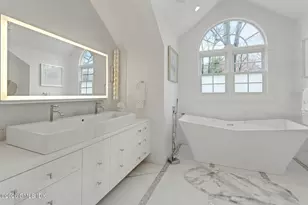 10 Echo Ln, Greenwich, CT 06830 - Photo 18