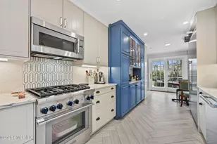 44 Davenport Dr, Stamford, CT 06902 - Photo 6