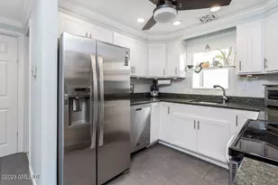 5 Wellington Pl, Greenwich, CT 06830 - Photo 6