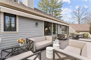 105 W Lyon Farm Dr, Greenwich, CT 06831 - Photo 8