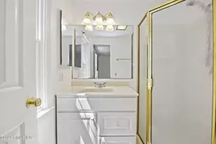 60 Greenwich Hills Dr, Greenwich, CT 06831 - Photo 12