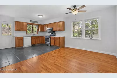 21 W Division Street, Greenwich, CT 06830 - Photo 8