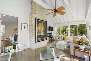 2 Daffodil Ln, Greenwich, CT 06807 - Photo 8