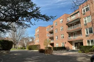2 Putnam Hill, Greenwich, CT 06830 - Photo 2