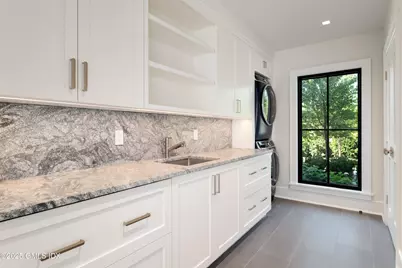 7 Parsonage Road, Greenwich, CT 06830 - Photo 14
