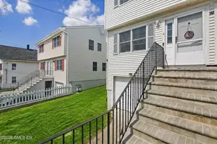 21 W Division St, Greenwich, CT 06830 - Photo 2