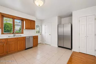 21 W Division St, Greenwich, CT 06830 - Photo 6