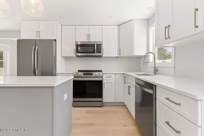 14 Cos Cob Avenue #3, Greenwich, CT 06807 - Photo 2