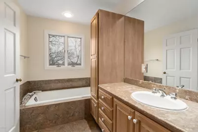 64 Wesskum Wood Road, Greenwich, CT 06878 - Photo 10