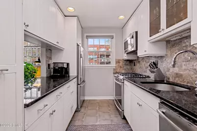 128 Putnam Park #128, Greenwich, CT 06830 - Photo 8