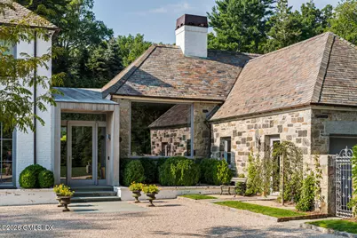 306 Round Hill Road, Greenwich, CT 06831 - Photo 2
