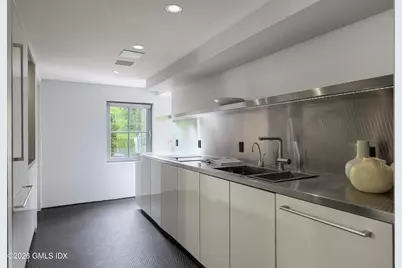 306 Round Hill Road, Greenwich, CT 06831 - Photo 10