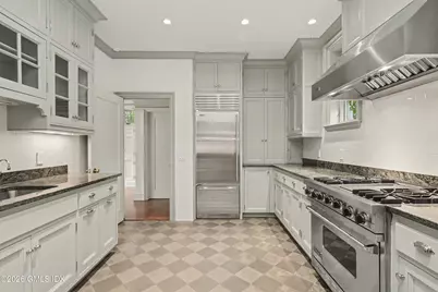 183 E Putnam Avenue #Carriage House, Greenwich, CT 06830 - Photo 12