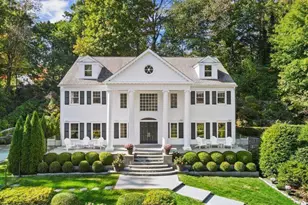 26 Round Hill Rd, Greenwich, CT 06831 - Photo 2
