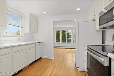 22 Grigg Street #2nd floor, Greenwich, CT 06830 - Photo 6