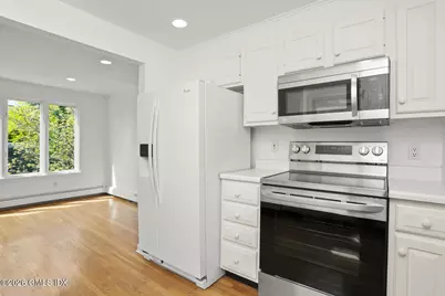 22 Grigg Street #2nd floor, Greenwich, CT 06830 - Photo 8
