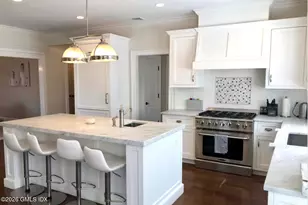 4 Wescott Ct, Greenwich, CT 06878 - Photo 2
