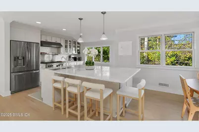 6 Meadowbank Road, Old Greenwich, CT 06870 - Photo 2