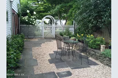 25 Arnold Street, Old Greenwich, CT 06870 - Photo 2
