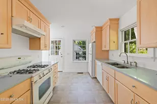122 Round Hill Rd, Greenwich, CT 06831 - Photo 30