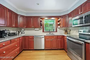 25 Center Dr, Old Greenwich, CT 06870 - Photo 8